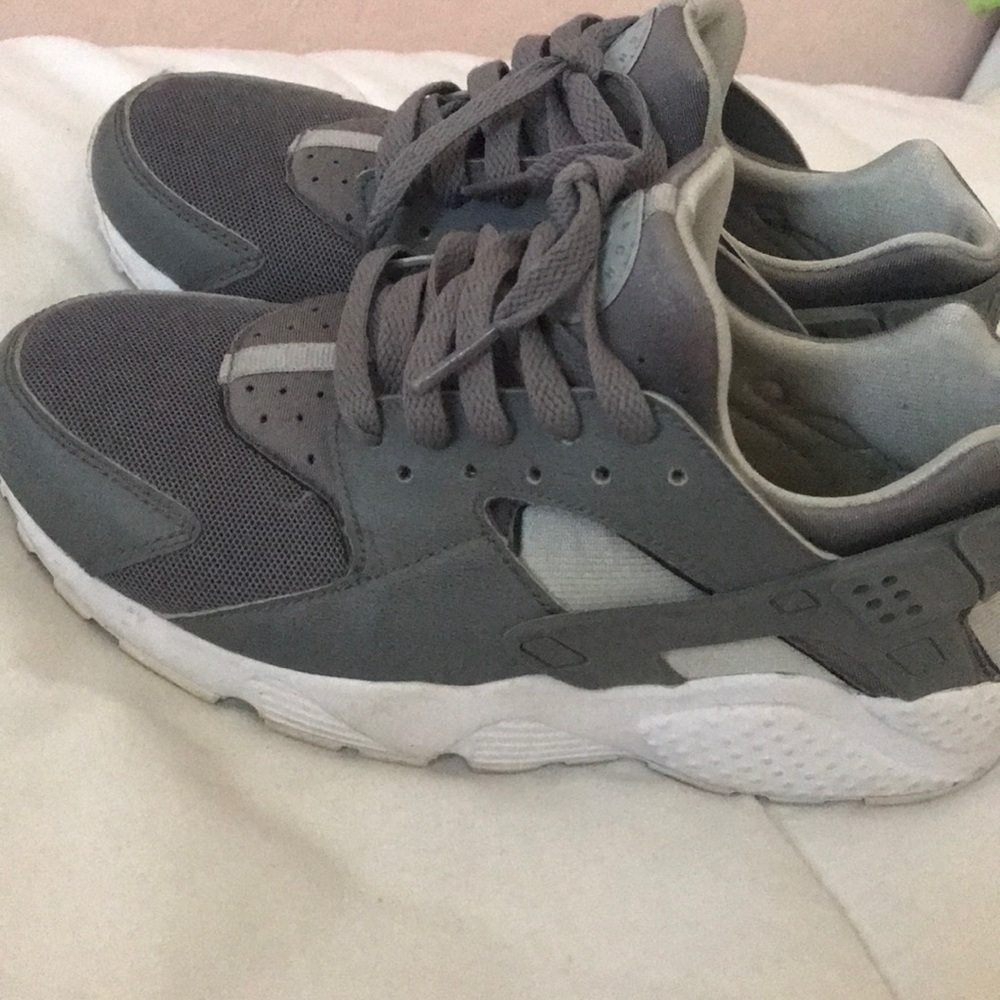Gray Hurraches Nike